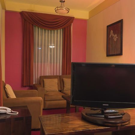Hotel Premier Уеуетенанго Екстер'єр фото