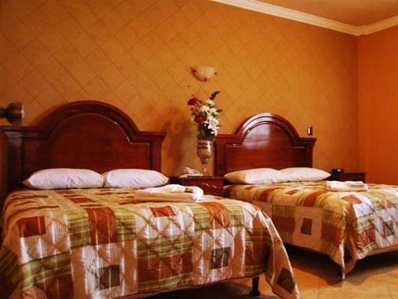 Hotel Premier Уеуетенанго Екстер'єр фото